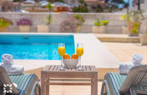 La Canuta Villa | Villa Puerto Blanco by Abahana Villas