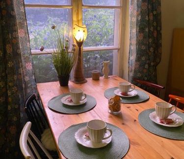 Hameenlinna House | Villa Puistolan huone