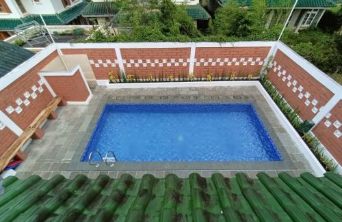 Cipanas Villa | Relax at Villa Puncak Resort Geulis 63 with Pool Access