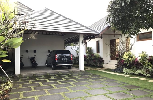 Kayu Putih Villa | Villa Putih in Lovina, Bali - Oceanfront Villa with Pool