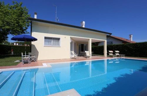 Rosolina Villa | Family-Friendly Villa Quadrilocale V4P with Pet Amenities