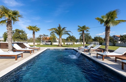 Brisevo Villa | Villa Quercus: Guest Rated 10/10 with Pool & Hot Tub