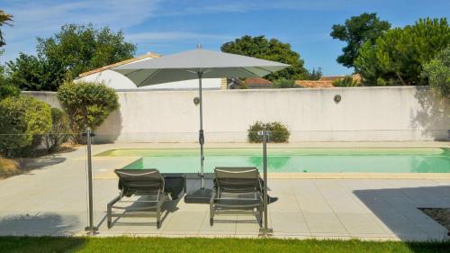 Le Bois-Plage-en-Re Villa | Elegant Villa with Heated Pool and Landscaped Garden