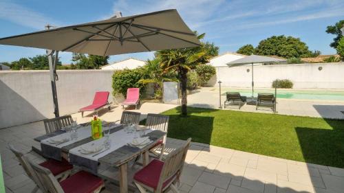 Le Bois-Plage-en-Re Villa | Elegant Villa with Heated Pool and Landscaped Garden