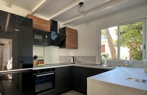 La Palmyre House | Modern Villa in La Palmyre: Family-Friendly & Close to Beach