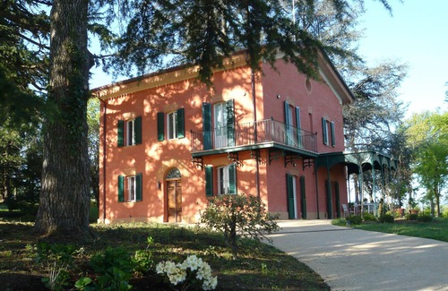 Castel San Pietro Terme Apartment | Villa Resta - Depandance: Ocean View with Pool & Spa