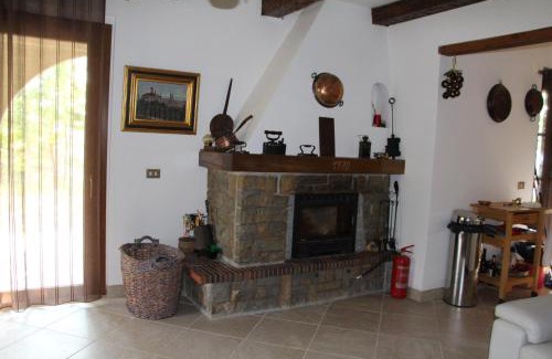 Bagno di Romagna Villa | Pet-Friendly Villa Raggio della Valle with Hot Tub & Breakfast