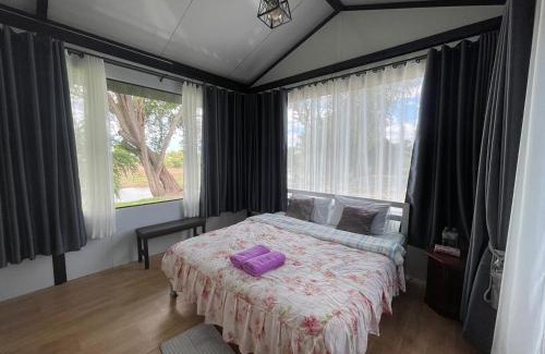Bo Phloi Villa | Villa Raikhunmon: Pet-Friendly Getaway with Breakfast Included