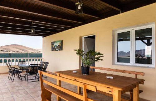 Tuineje Villa | Villa Ralue: Family-Friendly Retreat with Pool & High Ratings