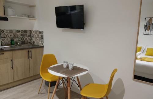 Anatole France Danton Apartment | Ideal Villa Raphaëlle #4 in City Center with Parking