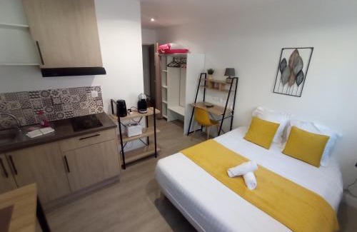 Anatole France Danton Apartment | Ideal Villa Raphaëlle #5 in City Center with Parking