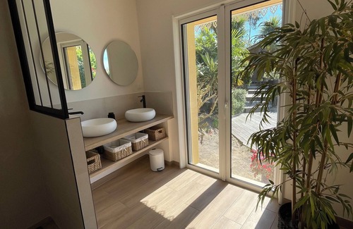 La Teste-de-Buch Villa | Serene Villa with Pool and Ocean View in Quiet Neighborhood