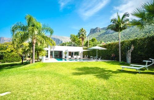 Terrasini Villa | Inviting Villa Re di Denari: Family-Friendly with Pool