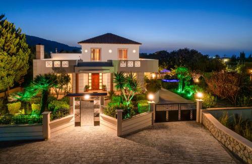 Kremasti Villa | Family-Friendly Villa Rea: 5 Bedrooms & Pool Oasis