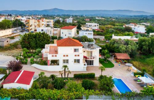 Kremasti Villa | Family-Friendly Villa Rea: 5 Bedrooms & Pool Oasis