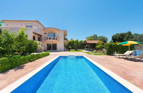 Kremasti Villa | Family-Friendly Villa Rea: 5 Bedrooms & Pool Oasis