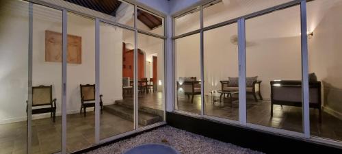 Battaramulla Apartment | Pet-Friendly Retreat at the Red House for Family Getaways