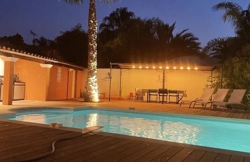 La Farlede Villa | Stylish Villa Refaite: Family-Friendly with Pool Access