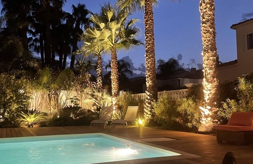 La Farlede Villa | Stylish Villa Refaite: Family-Friendly with Pool Access