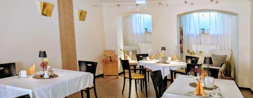 Bad Freienwalde House | Villa Regina: Family-Friendly Retreat with Pool & Pet Amenities