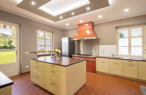 Porcari Villa | Villa Regina Elena Vittoria in Porcari , Toscana