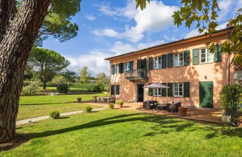 Porcari Villa | Villa Regina Elena Vittoria by VacaVilla