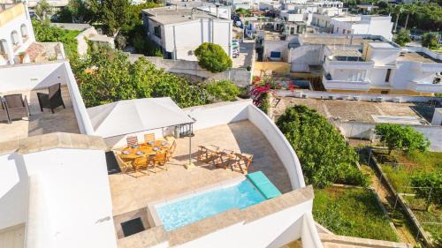 Castro Marina Apartment | Villa Reha: Oceanfront Retreat with Pool & Pet-Friendly Options