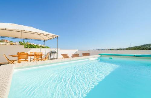 Castro Marina Apartment | Villa Reha: Oceanfront Retreat with Pool & Pet-Friendly Options