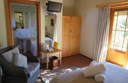 Graaff-Reinet House | Relax at Villa Reinet Guest House with Pool and Family Fun