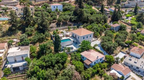 Makhairoi Villa | Villa Remedio: Oceanfront Escape with Pool & Top Ratings