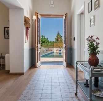 Makhairoi Villa | Villa Remedio: Oceanfront Escape with Pool & Top Ratings
