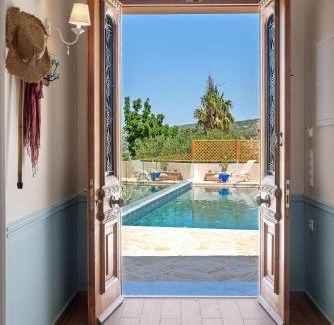 Makhairoi Villa | Villa Remedio: Oceanfront Escape with Pool & Top Ratings
