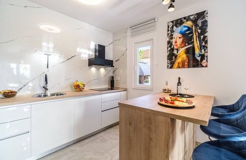 Cove Makarac (Milna) House | Villa Renesansa: Oceanfront Getaway with Private Pool
