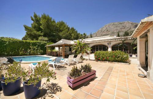 Montgo de Toscamar Villa | Relaxing Villa Ria with Pool - Perfect for Families