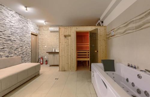 Valbandon Villa | Villa Rial 1: Oceanfront Retreat with Pool & Hot Tub