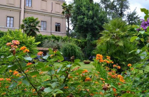 Trastevere Bed & Breakfast | Discover Villa Riari Garden: Pet-Friendly Retreat Awaits