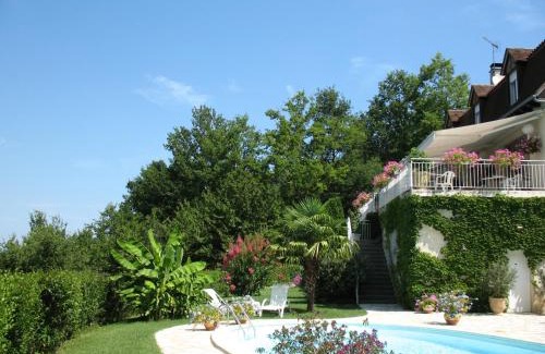 Saint-Vincent-du-Pendit House | Villa Ric: Oceanfront Retreat with Pool & Top Guest Ratings