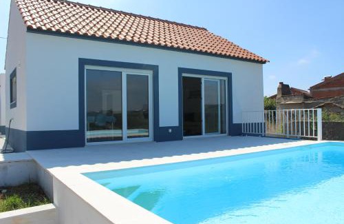 Alcobaca Villa | Relax at Villa Ricardo: Oceanfront Pool & 4-Star Comfort