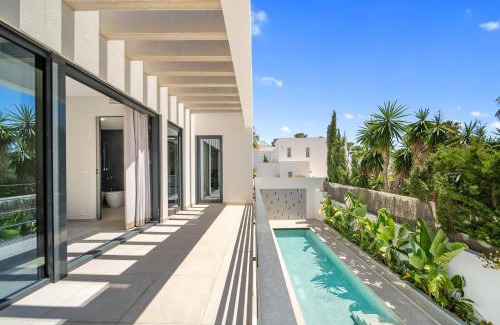 Golden Mile Villa | Beachfront Villa Rio Verde with Pool & Child-Friendly Amenities