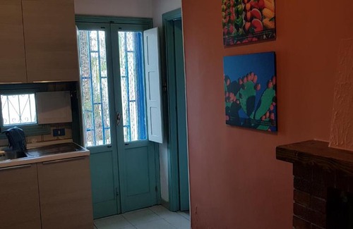 Scoglitti House | Villa Risorgimento: Central Location with Ocean Views
