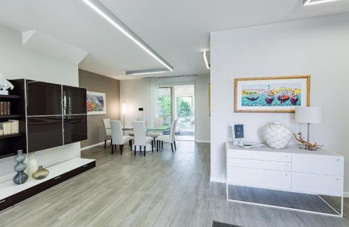 Peschiera del Garda Villa | Oceanfront Villa Rita: 4-Star Stay with Hot Tub & Views