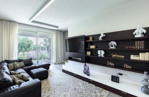 Peschiera del Garda Villa | Oceanfront Villa Rita: 4-Star Stay with Hot Tub & Views
