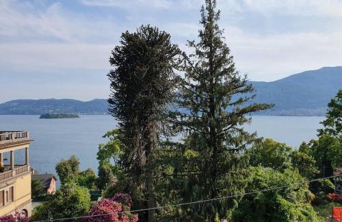 Suna Villa | Elegant Villa Rita: 4-Star Retreat with Hot Tub & Family Fun