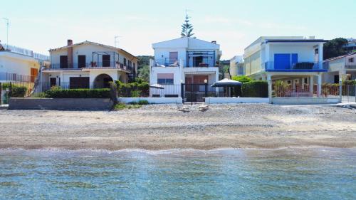 Casteldaccia Apartment | Oceanfront Villa Rita: Family-Friendly Seaside Retreat