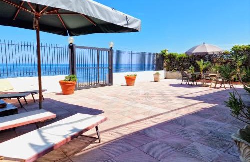Casteldaccia Apartment | Oceanfront Villa Rita: Family-Friendly Seaside Retreat