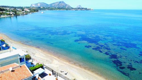 Casteldaccia Apartment | Oceanfront Villa Rita: Family-Friendly Seaside Retreat