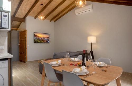 Linho Villa | Discover Villa Riviera: Family-Friendly Getaway with High Ratings