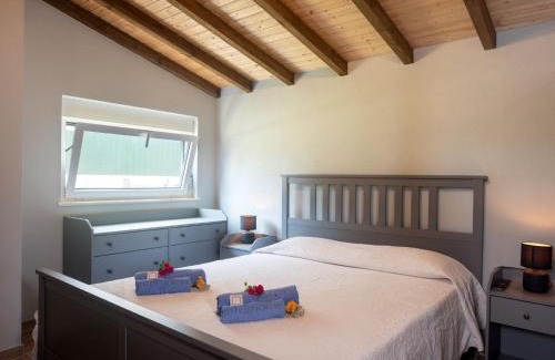 Linho Villa | Discover Villa Riviera: Family-Friendly Getaway with High Ratings