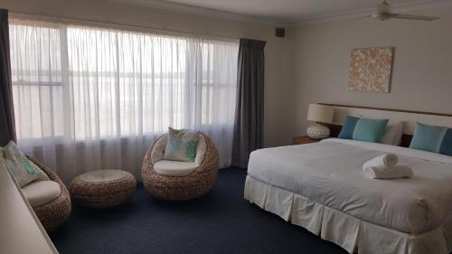 Ballina Villa | Escape to Villa Riviera on the River Front - Rated 9.4/10