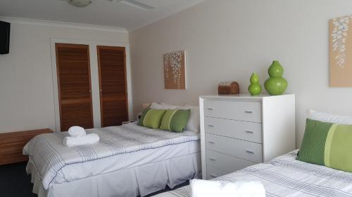 Ballina Villa | Escape to Villa Riviera on the River Front - Rated 9.4/10